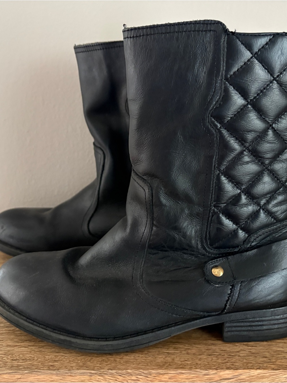 Kenneth Cole Reaction Black Leather Quilted Ankle Boots
